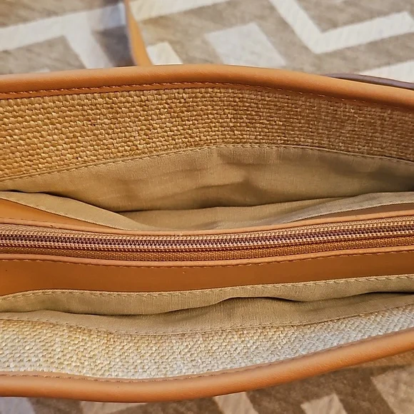 Etienne Aigner woven purse - Picture 5 of 10